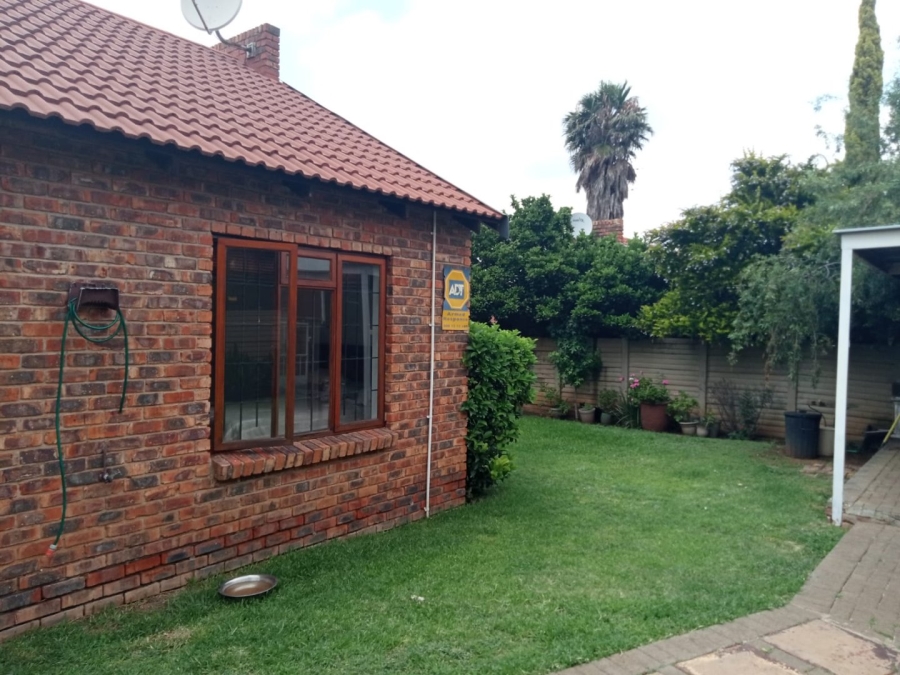 3 Bedroom Property for Sale in Langenhovenpark Free State